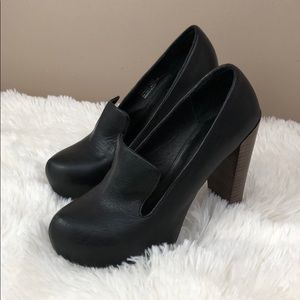 Matiko Black Leather Pumps. Wooden Heels sz7